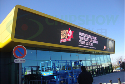 Уличная светодиодная витрина P10 во Франции
