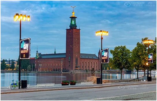 Будущий тренд в рекламе! Цветной светодиодный экран CHIPSHOW Smart City на фонарном столбе может стать решением.